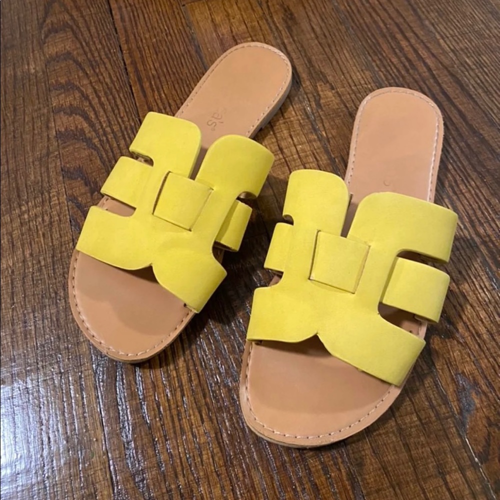 Francesca’s Women’s Yellow Sandals Size 6